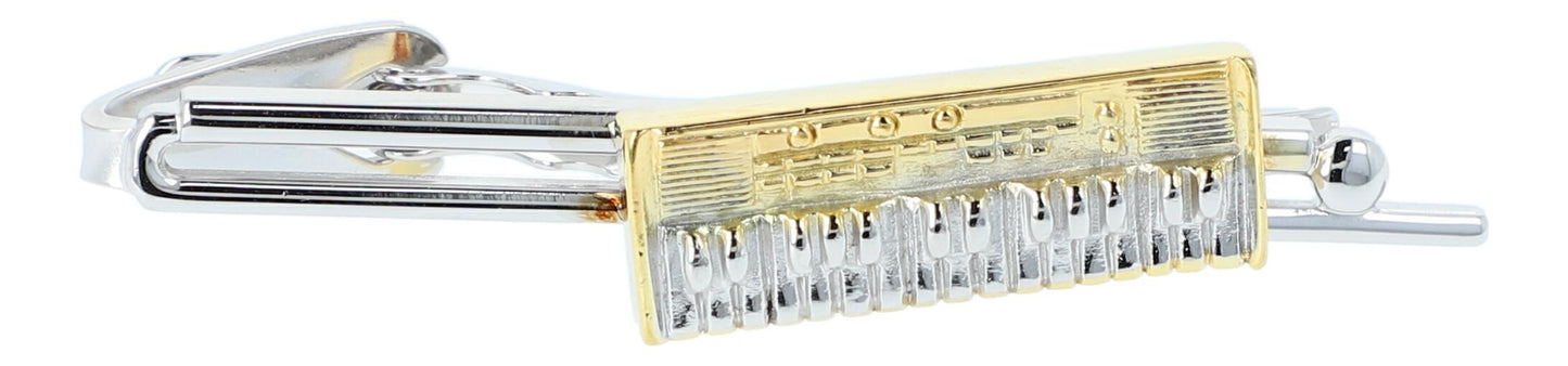 silberne Krawattenklammer mit goldenem Keyboard