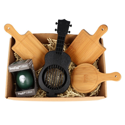 Geschenkset mit musikalischem PiepEi, Ukulele-Eierschneider und Mini-Brettchen in Faltschachtel