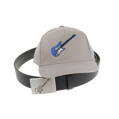 Ledergürtel und Schließe mit diversen Instrumenten und graues Baseball-Cap mit eingestickten Instrumenten