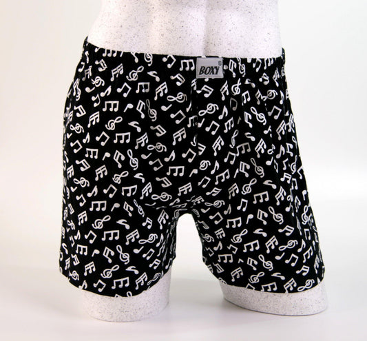 schwarze Boxershorts mit weißen Noten, in zwei Größen