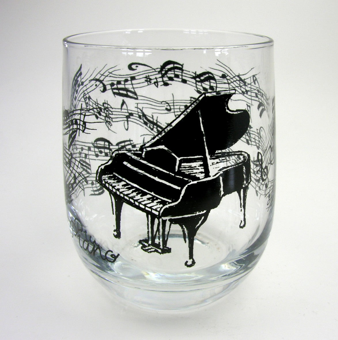 Glas mit Instrumenten und musikalischen Motiven