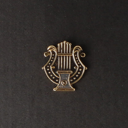 Lyra-Pin dreidimensional, vergoldet