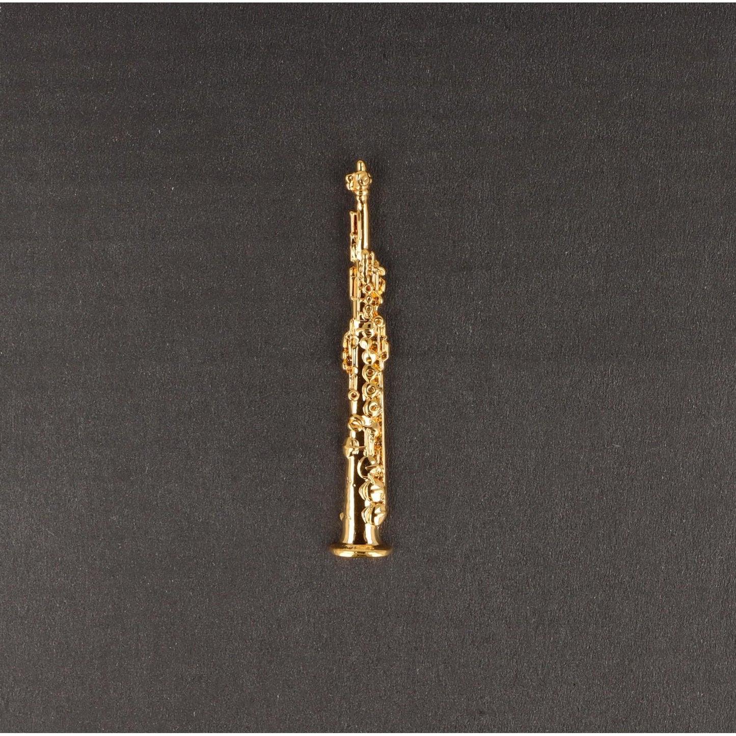 Soprano saxophone pin, gold-plated