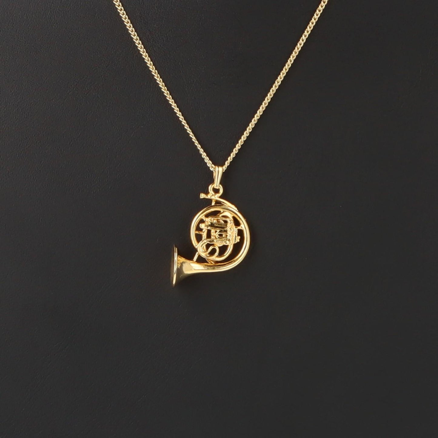 Horn-Anhänger, mit Kette, versilbert oder vergoldet