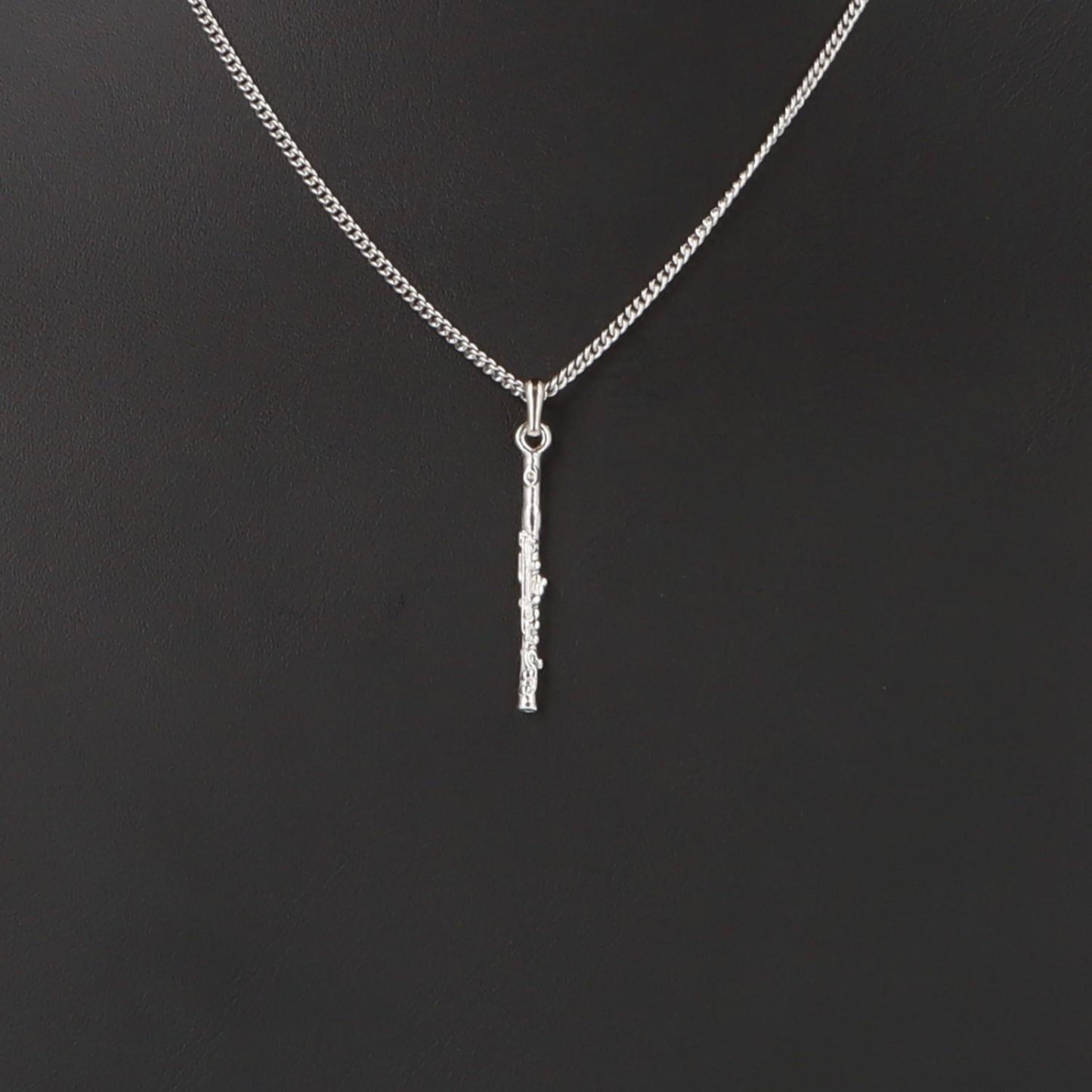 Querflöte-Anhänger, mit Kette, versilbert