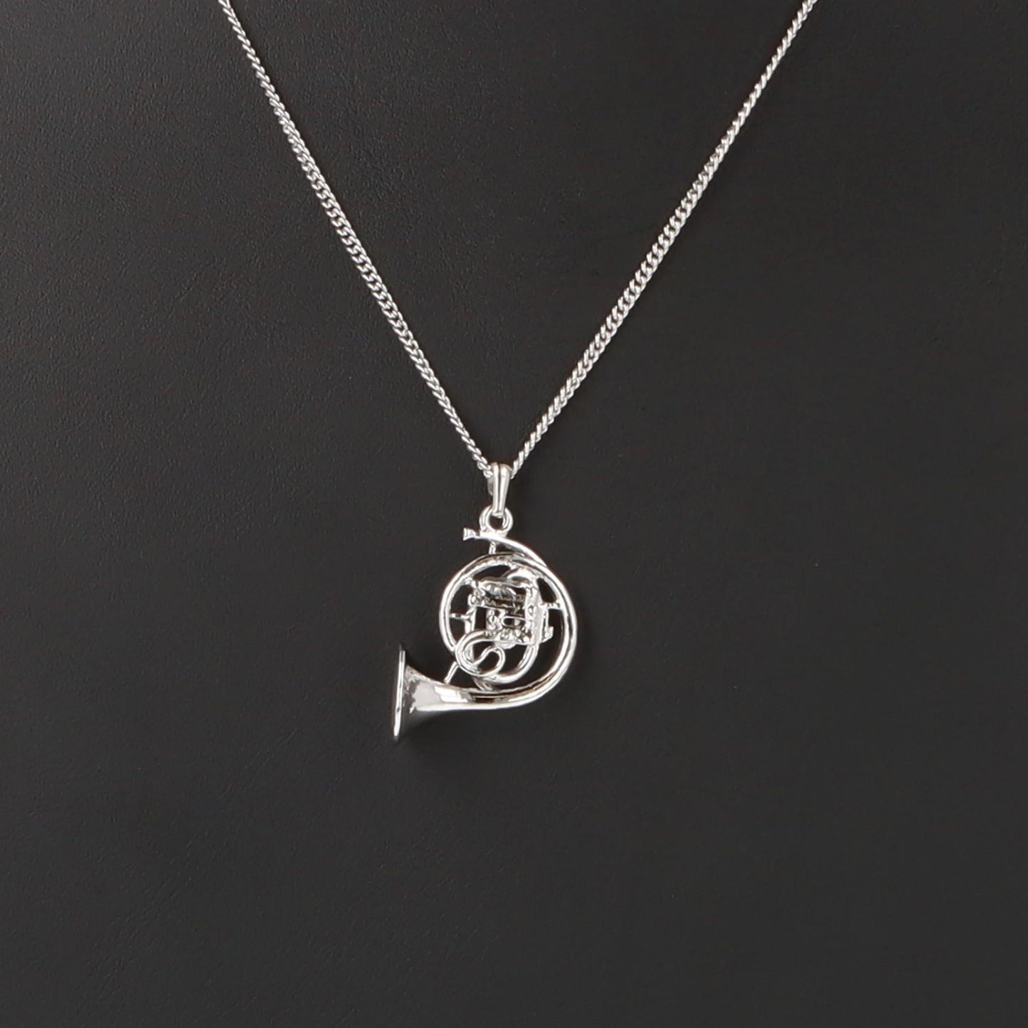 Horn-Anhänger, mit Kette, versilbert oder vergoldet