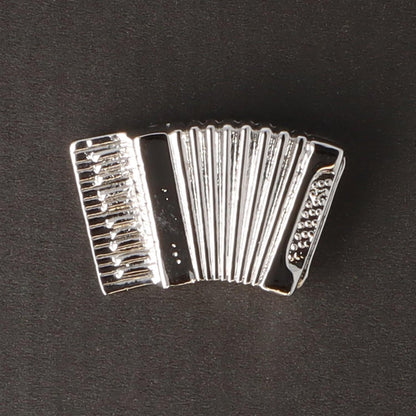 Instrumenten-Brosche, verschiedene Ausführungen, versilbert