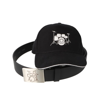 Ledergürtel und Schließe mit diversen Instrumenten und schwarzes Baseball-Cap mit eingestickten Instrumenten