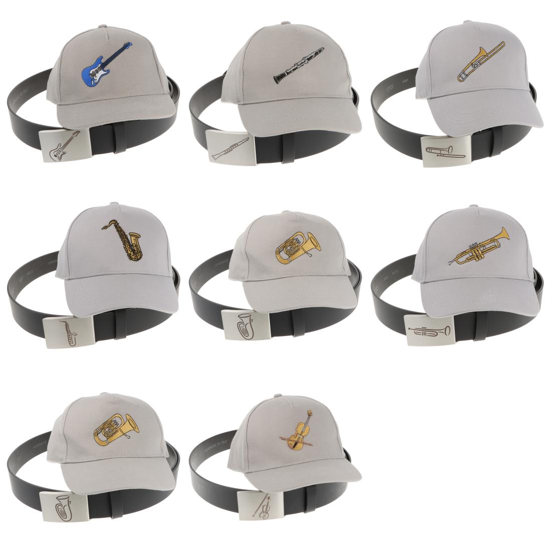 Ledergürtel und Schließe mit diversen Instrumenten und graues Baseball-Cap mit eingestickten Instrumenten