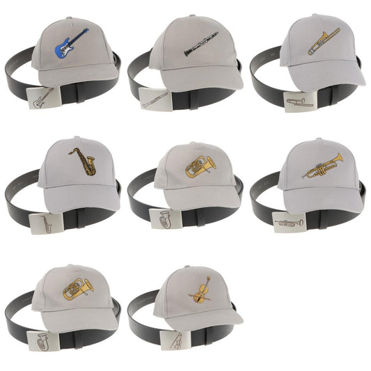 Ledergürtel und Schließe mit diversen Instrumenten und graues Baseball-Cap mit eingestickten Instrumenten