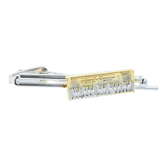 silberne Krawattenklammer mit goldenem Keyboard