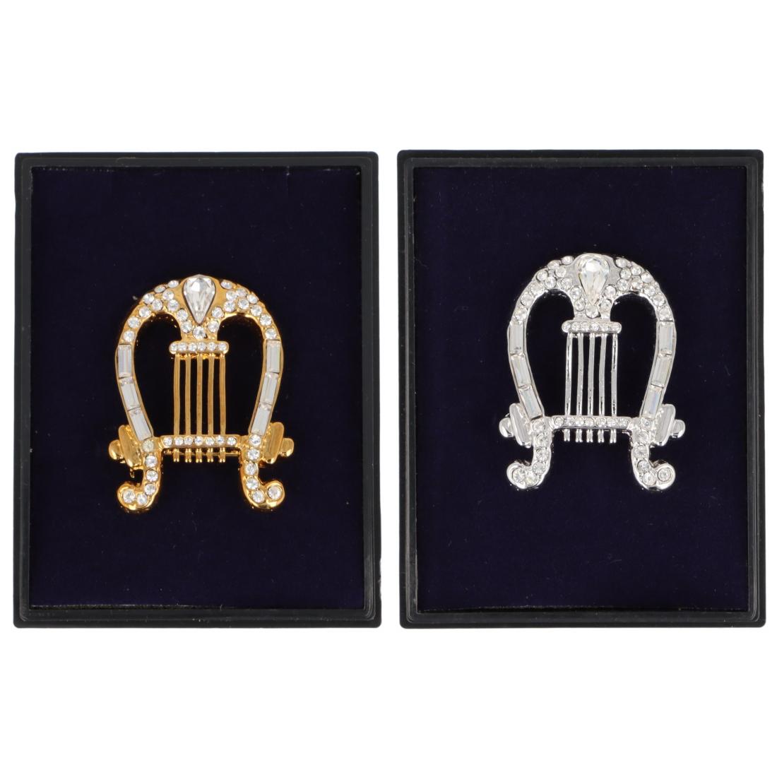 Brosche Lyra mit Schmucksteinen in Geschenkbox, Farbe gold oder silber