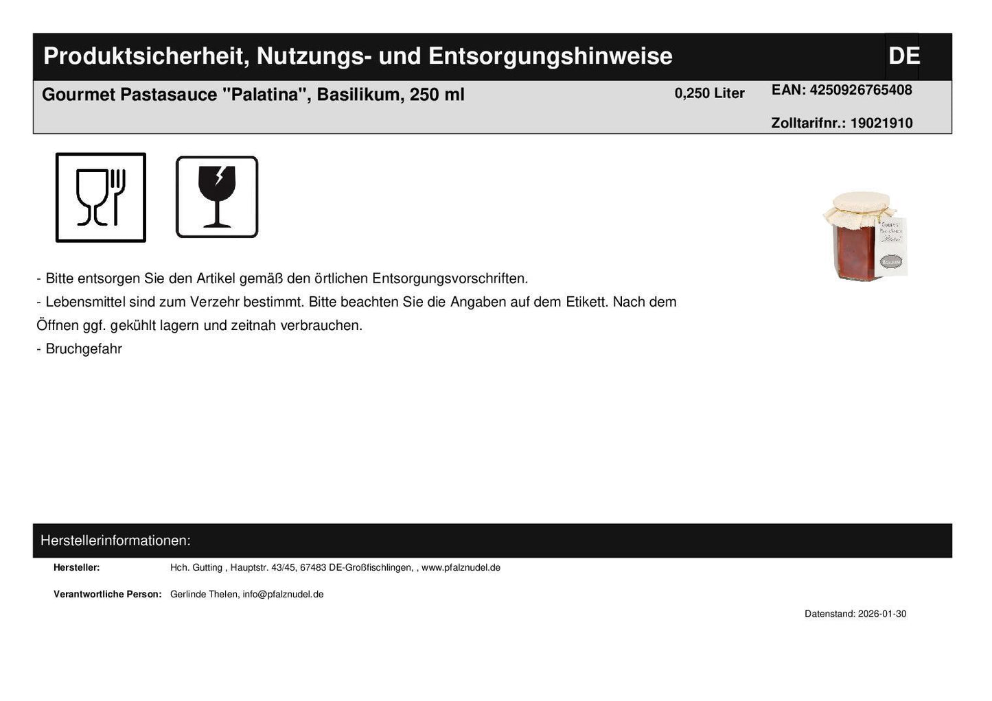 Gift set with music note pasta, treble clef wooden spoon and pasta sauce in carrying bag