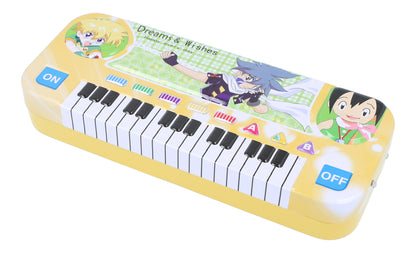 bunte Stiftebox mit Tastatur und "I love friends"-Motiven